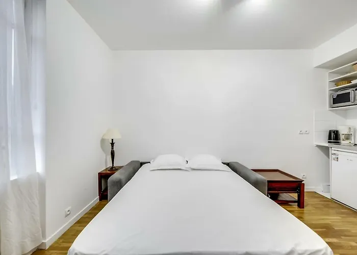 Unit 013 Champs-elysees Georges V Apartman